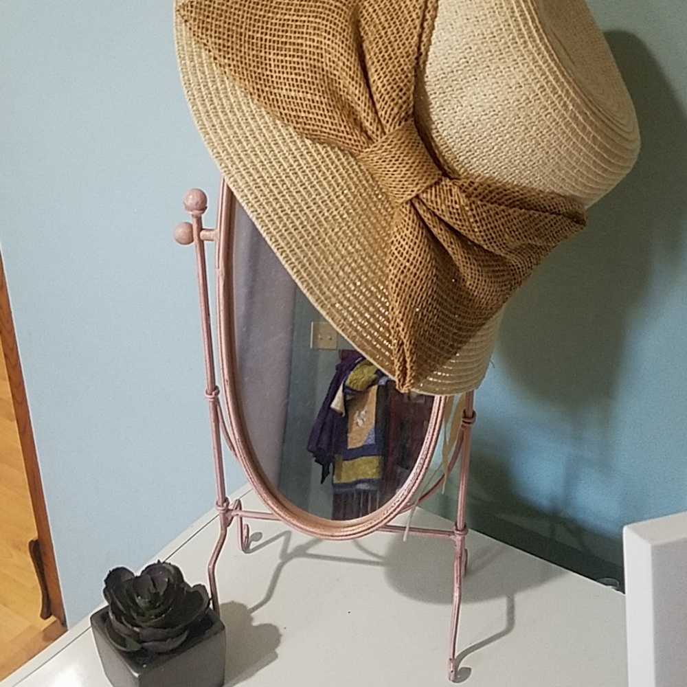 Beautiful Bow hat!